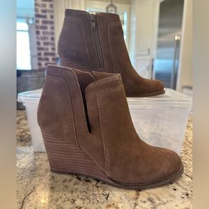 Lucky Brand Women’s Yabba Wedge Bootie